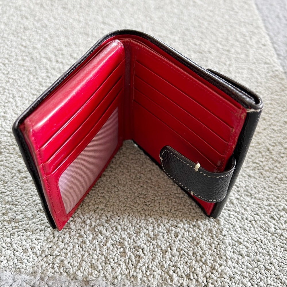 Tusk L-Shaped Wallet in Black Pebble Grain Calfskin & Red leather interior